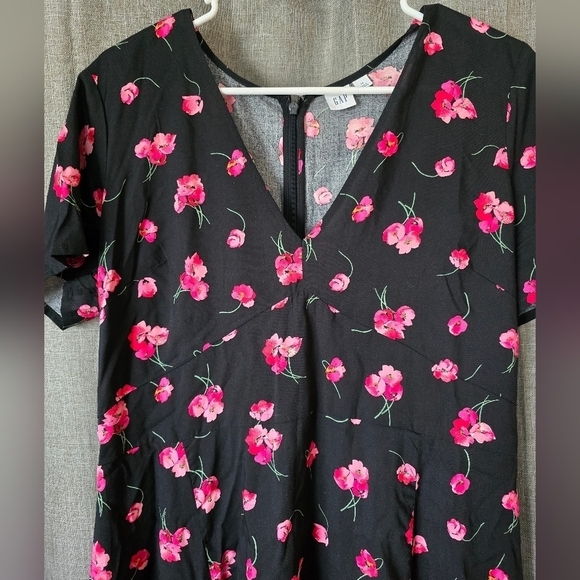 Gap Floral Fit & Flare Dress in Rayon Black Size 14 V Neck Knee Length - Picture 2 of 5